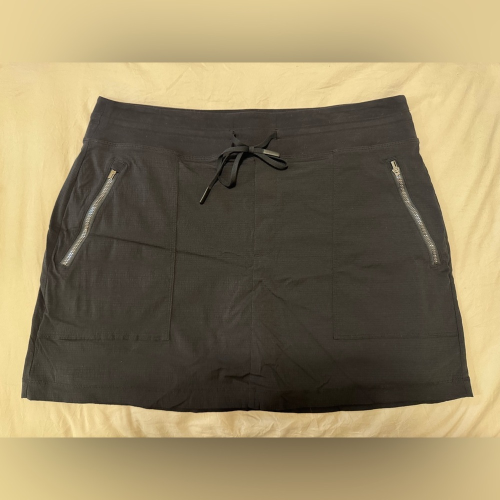 Athleta size 16 Trekkie skort black